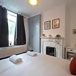 Modern Double Room W Private Bath & Free Parking