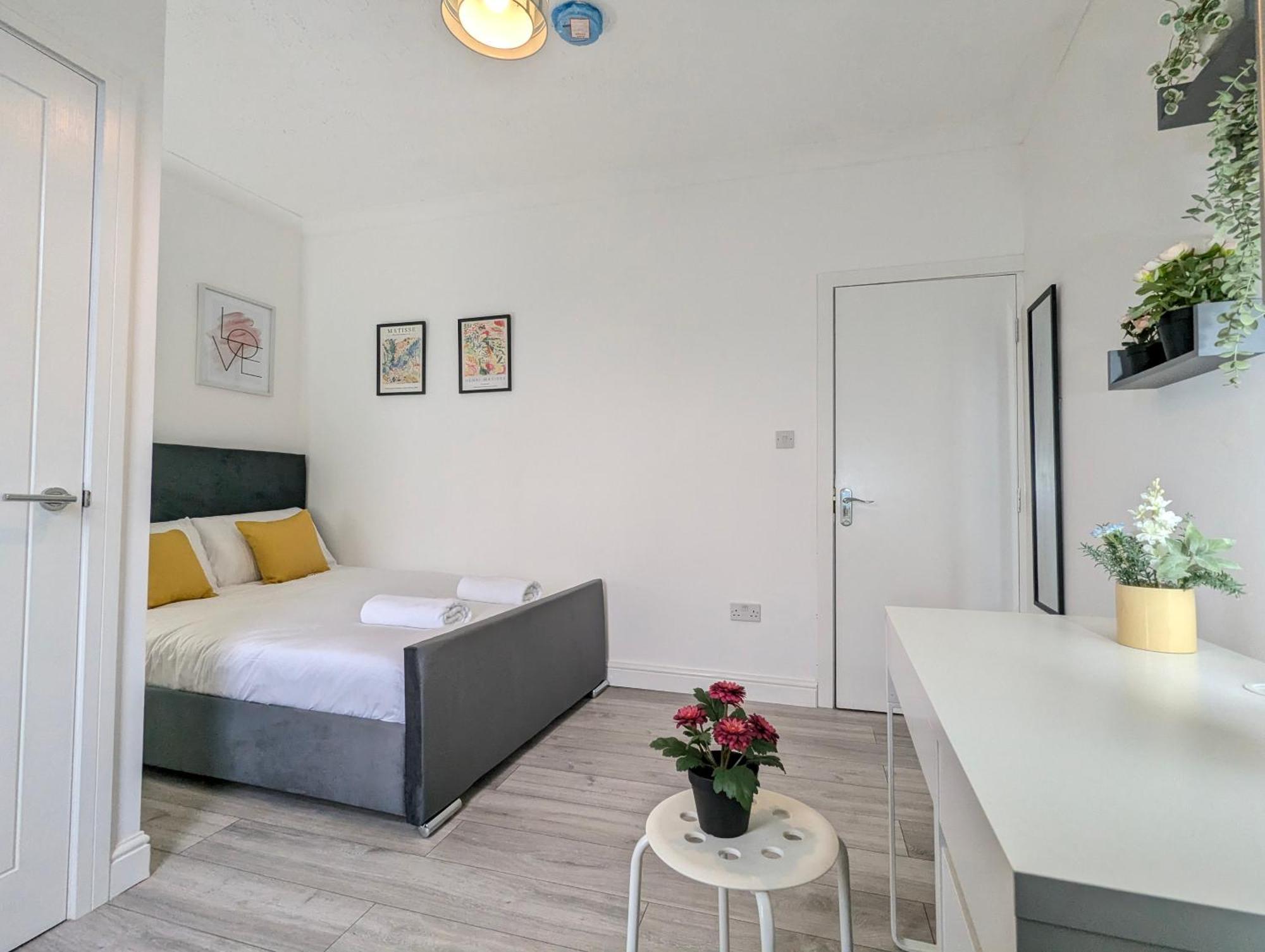 Modern Double W Private Bath & Free Parking * York