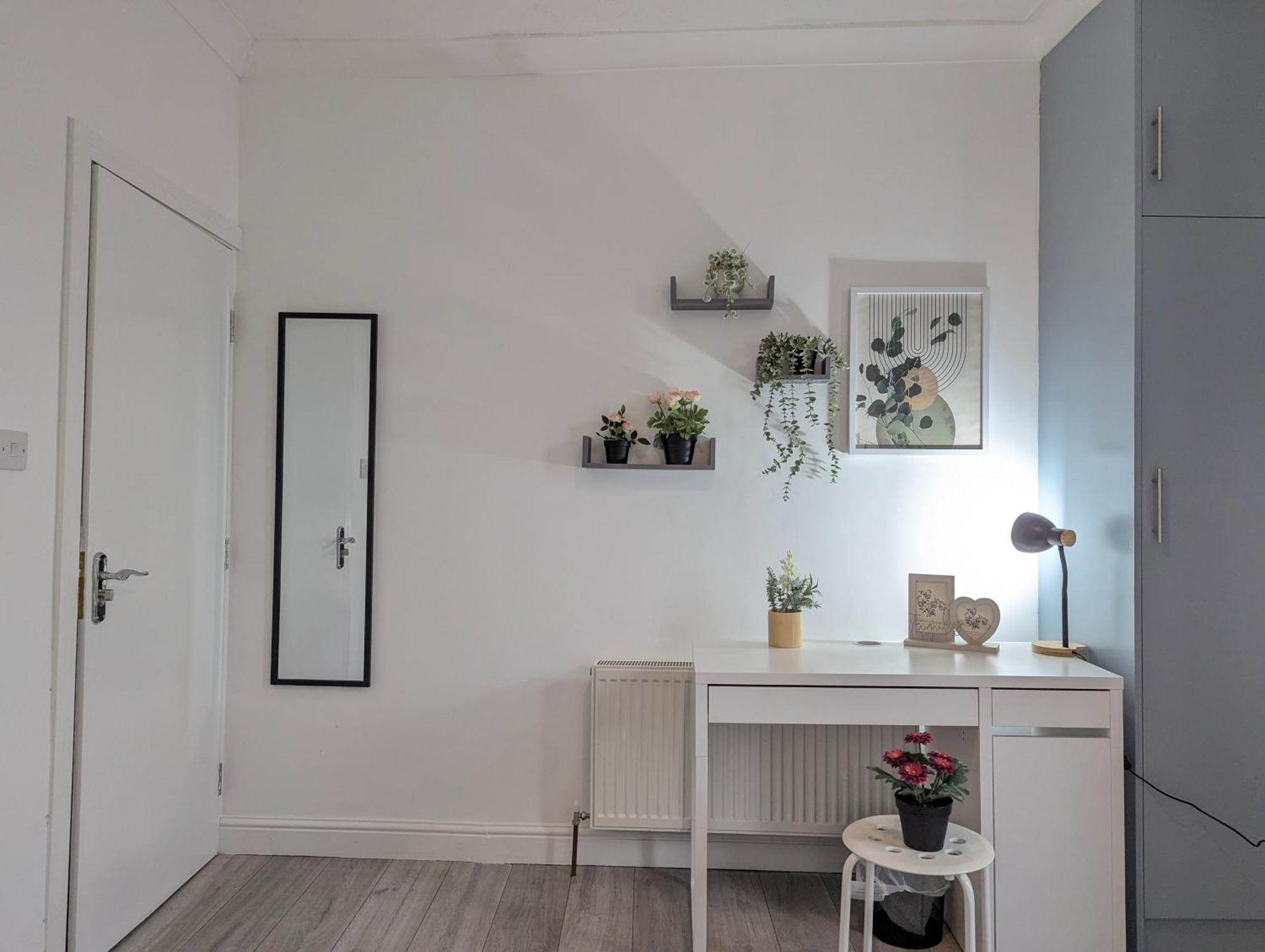 Holiday home Modern Double W Private Bath & Free Parking *