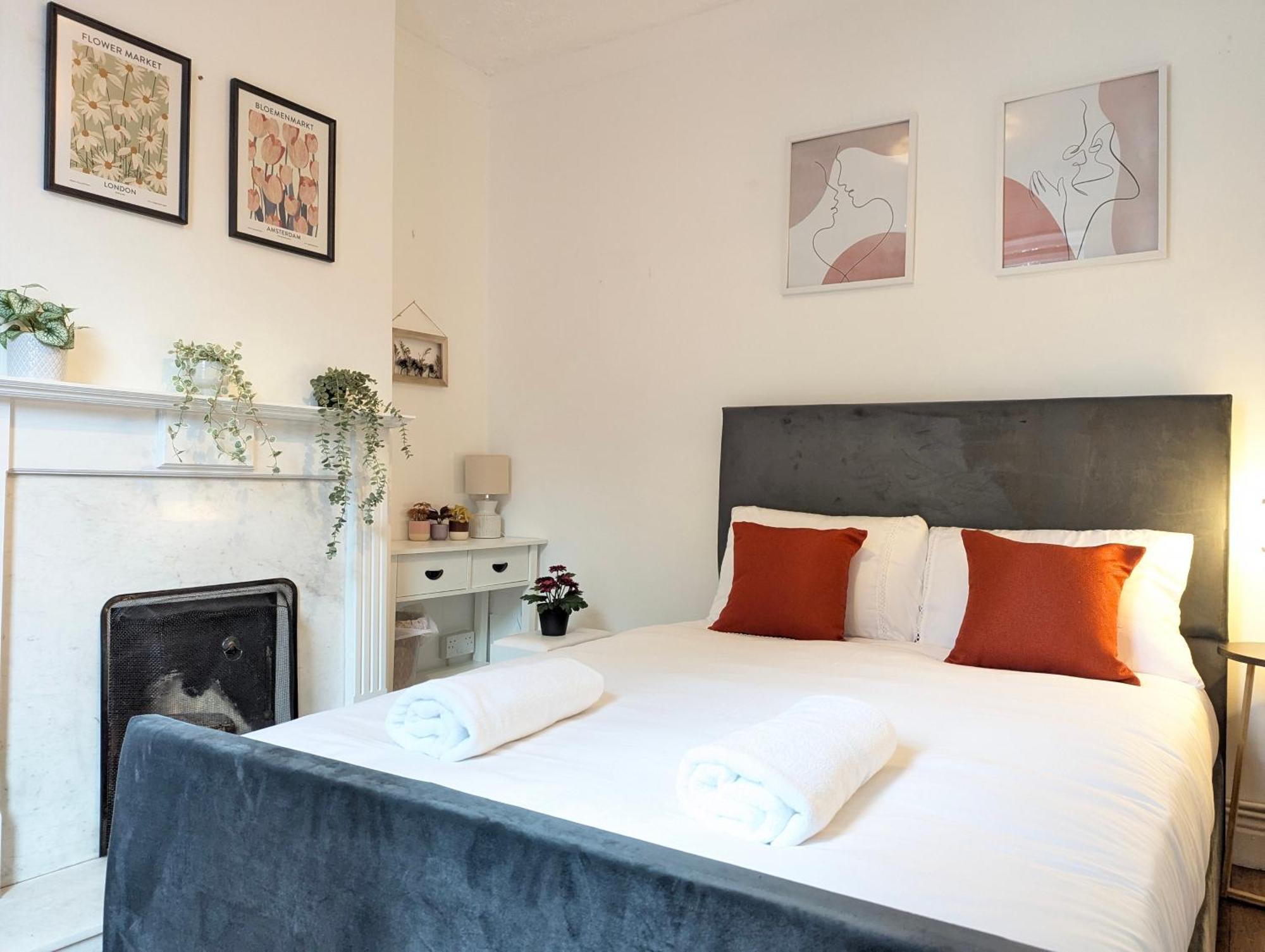 Modern Double W Private Bath & Free Parking York