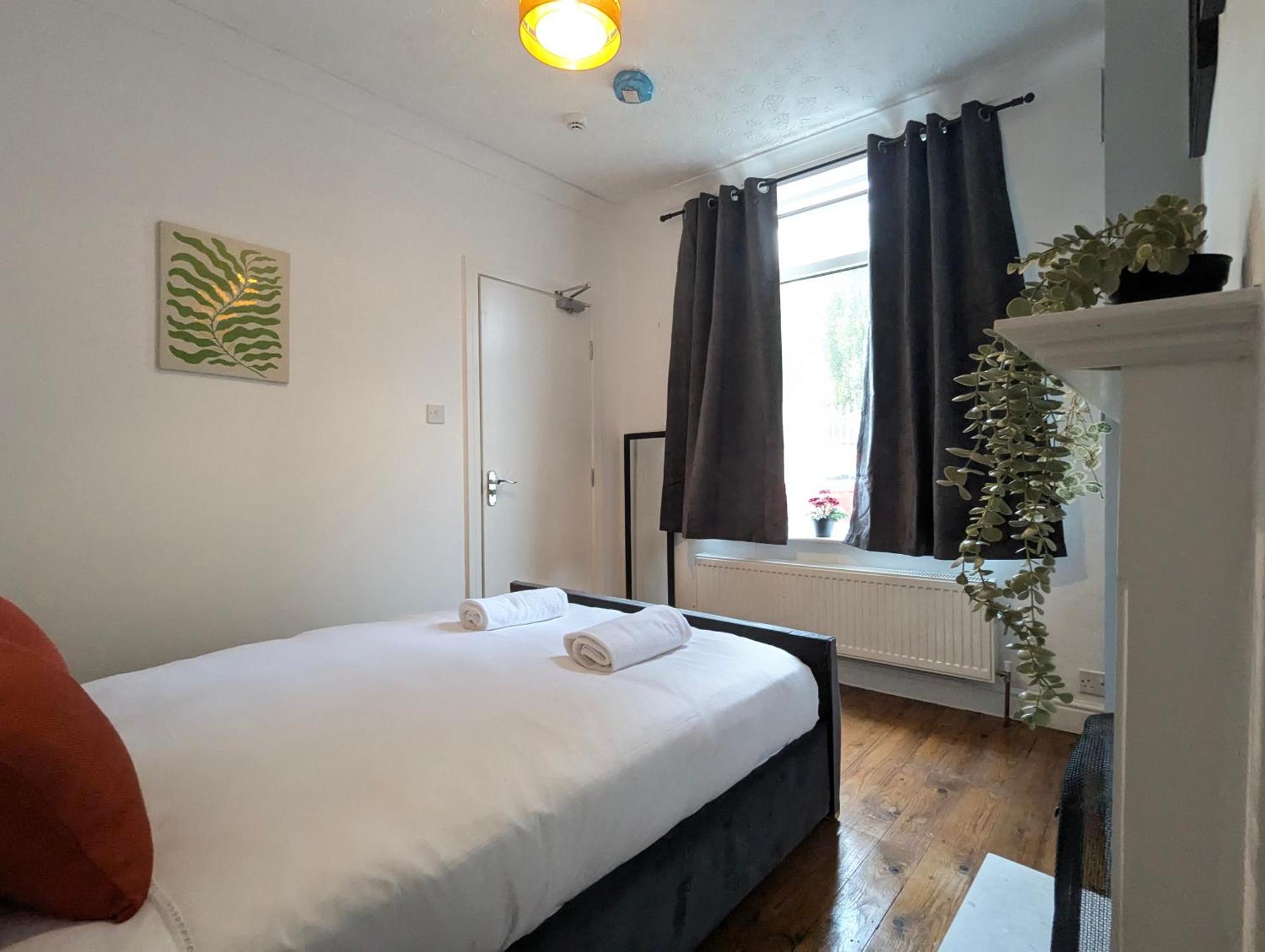 Modern Double W Private Bath & Free Parking Holiday home