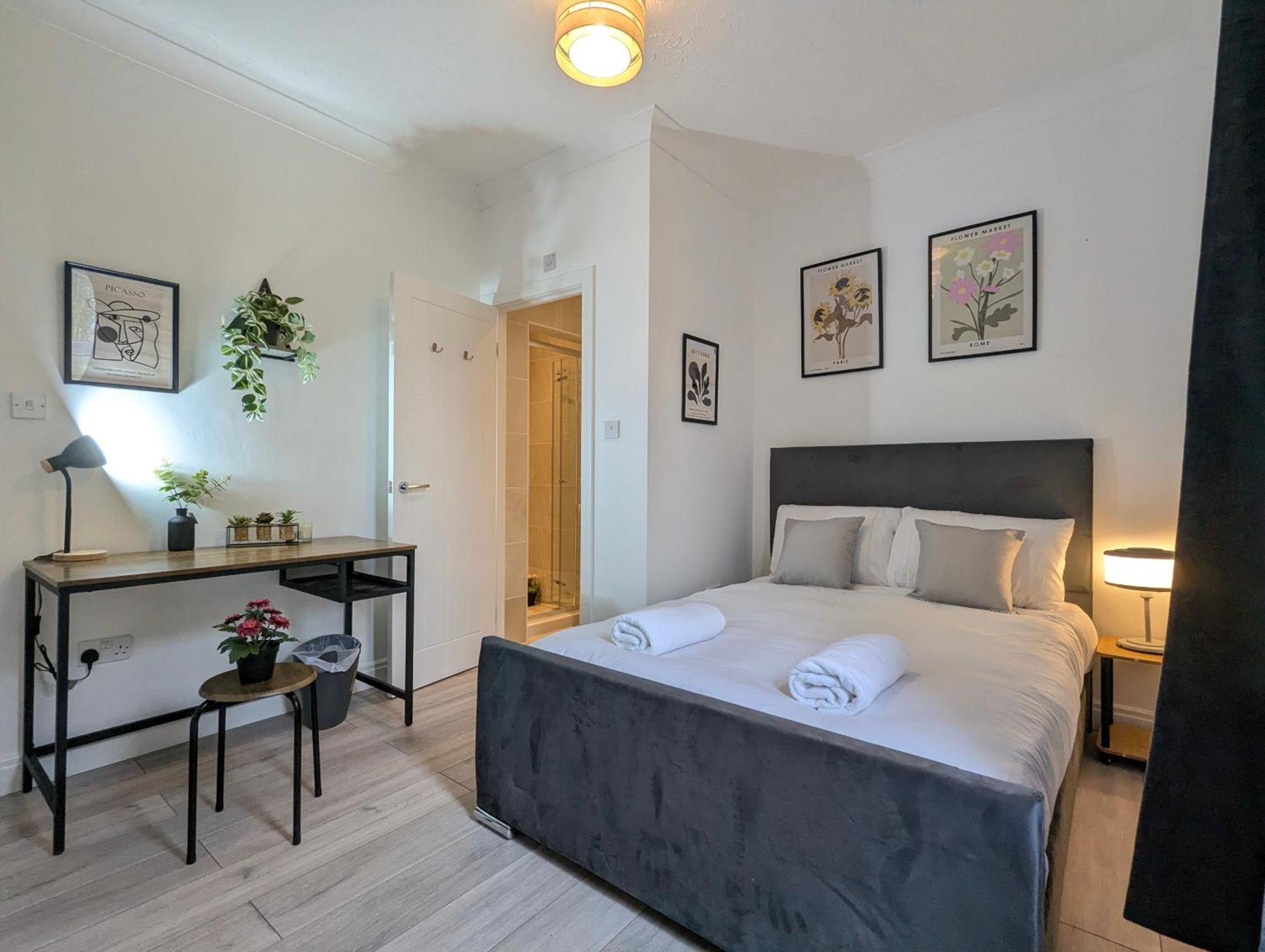 Modern Double W Private Bath & Free Parking * York